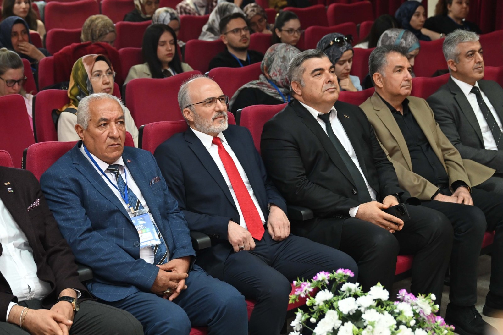 “Nezaketin, tüm yaş gruplarında olması gerekli”