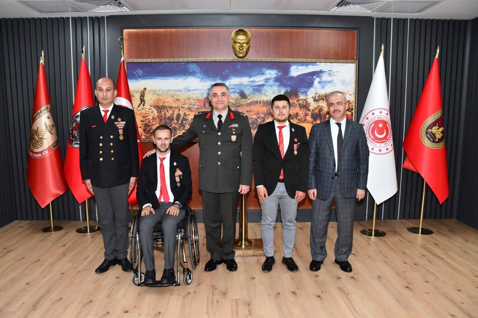 AFYON’DA 2 GAZİYE “MALUL GAZİ” ROZETİ TAKILDI