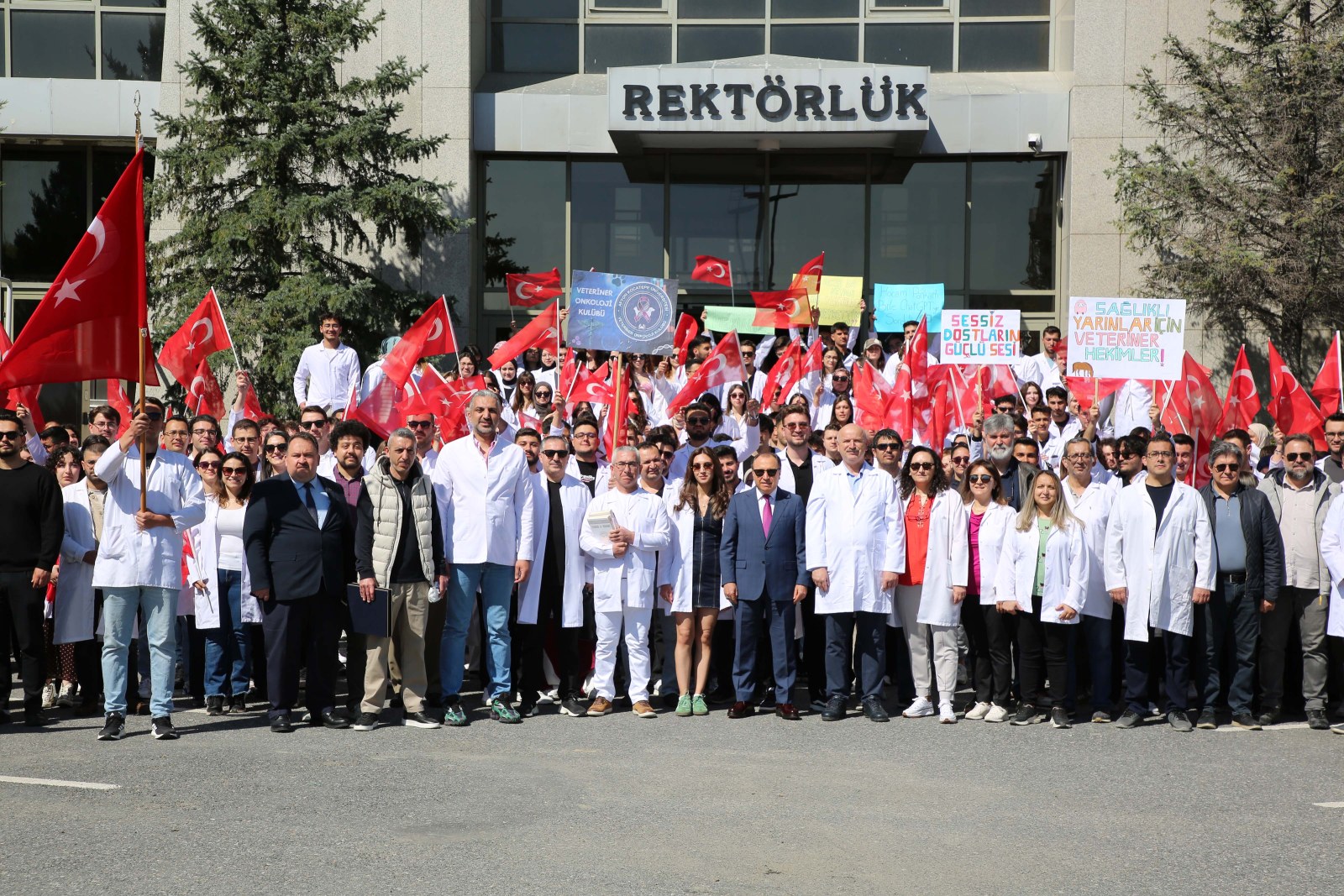AKÜ’DE DÜNYA VETERİNER HEKİMLER GÜNÜ KUTLANDI