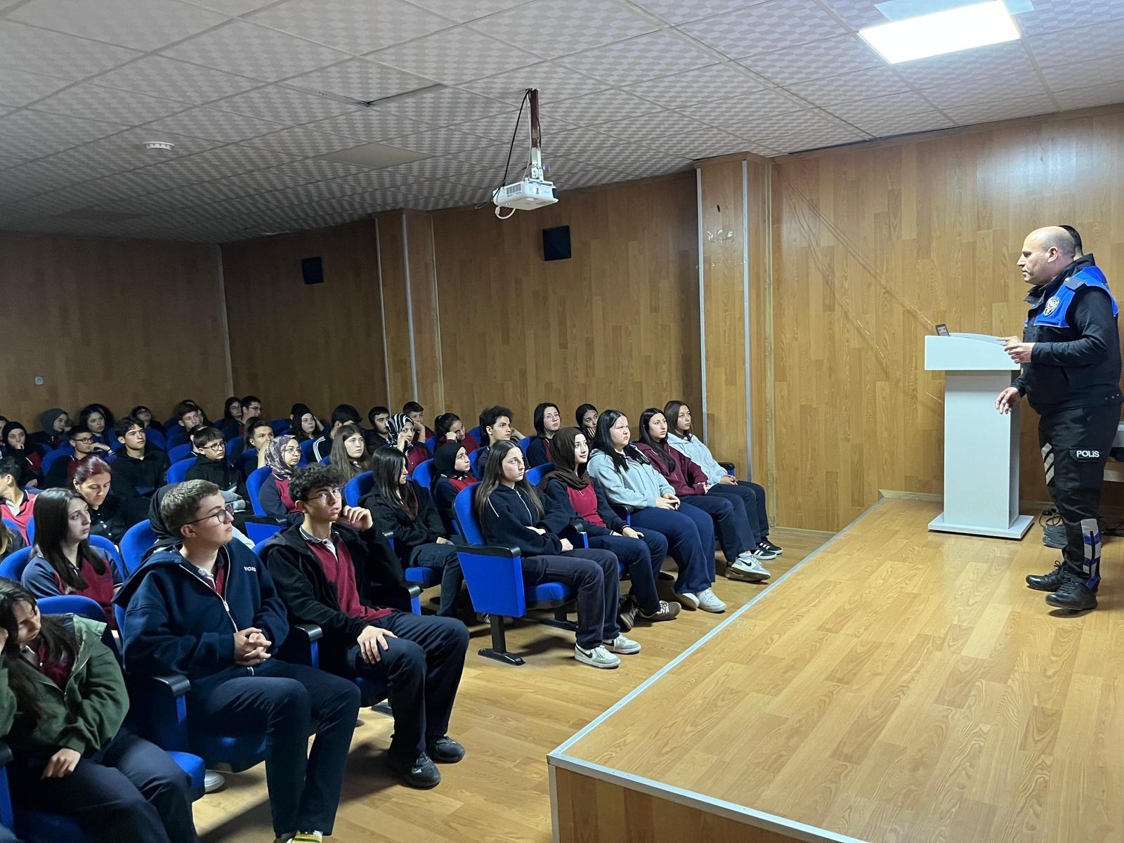 Lise Öğrencilerine Polislik Mesleği Tanıtıldı