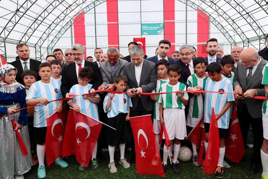 Doğanlı Köyüne Kapalı Halı Saha Kazandırıldı