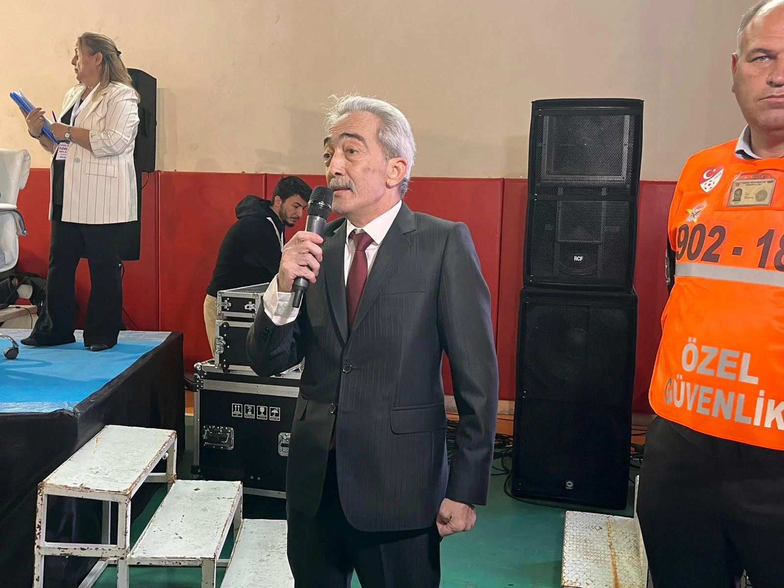 Esnaf, Üstün Dedi