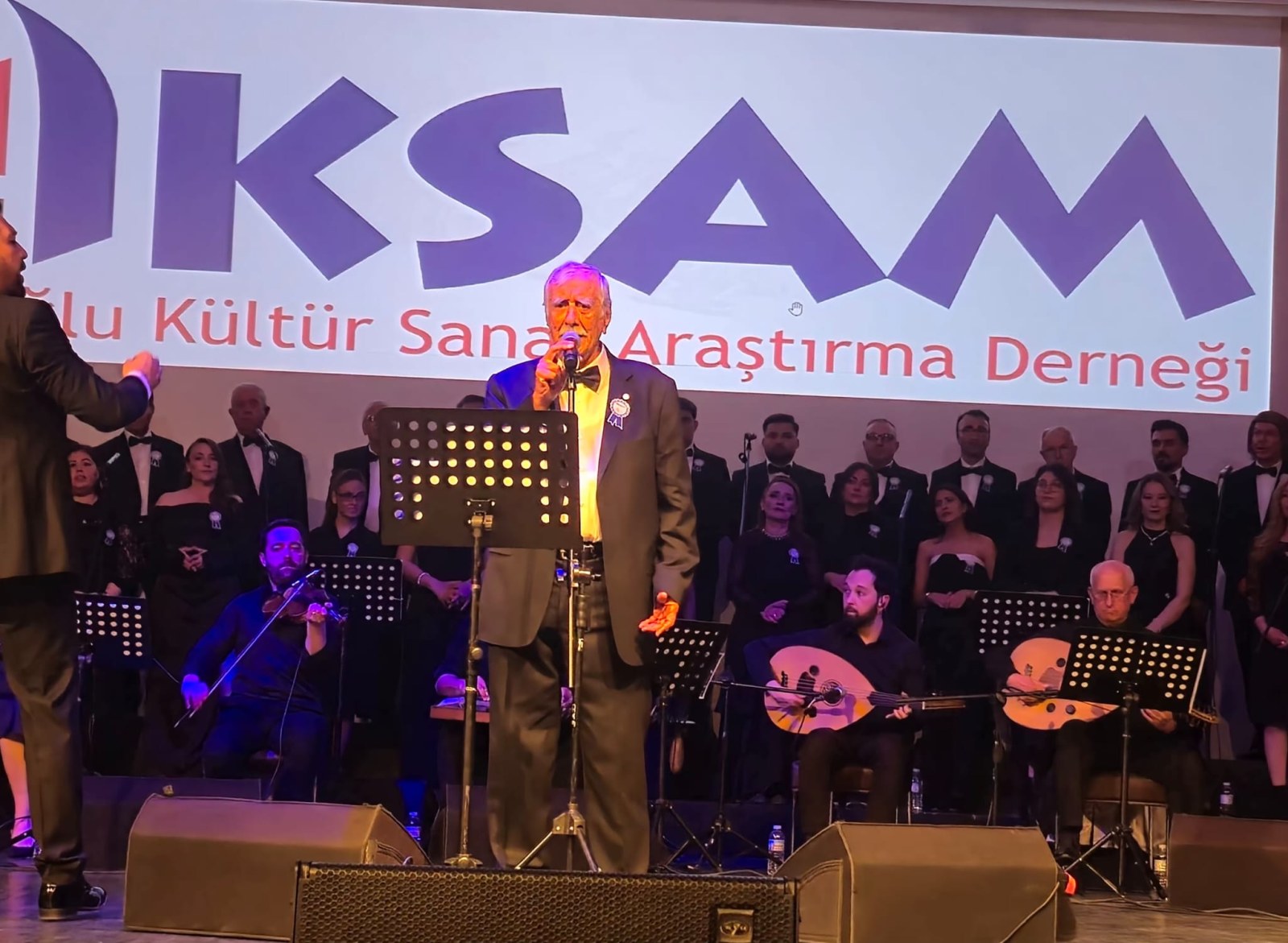 80 YAŞINDA SAHNEDE