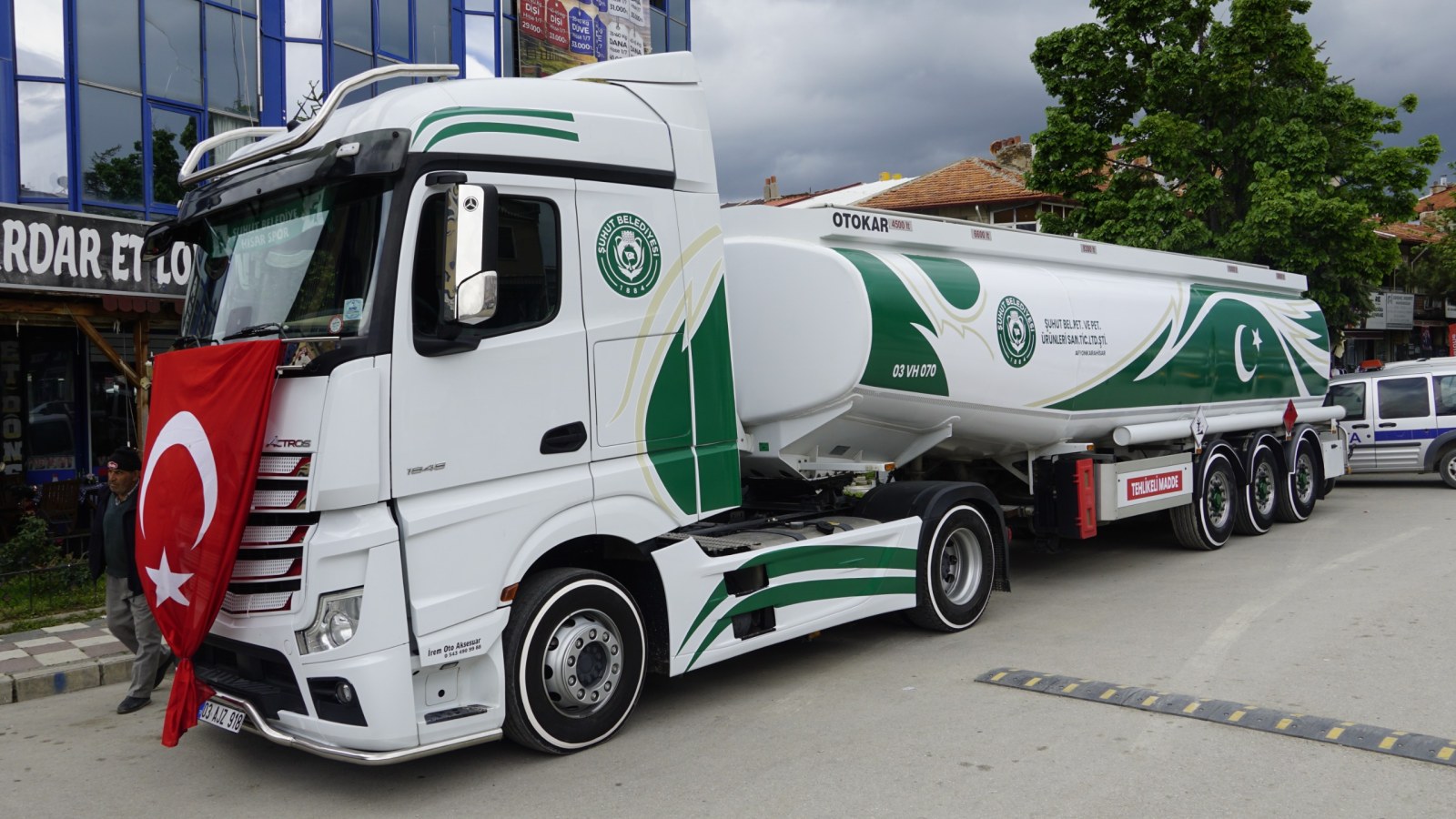 ŞUHUT BELEDİYESİ FİLOSUNA 36 TONLUK TANKER EKLEDİ