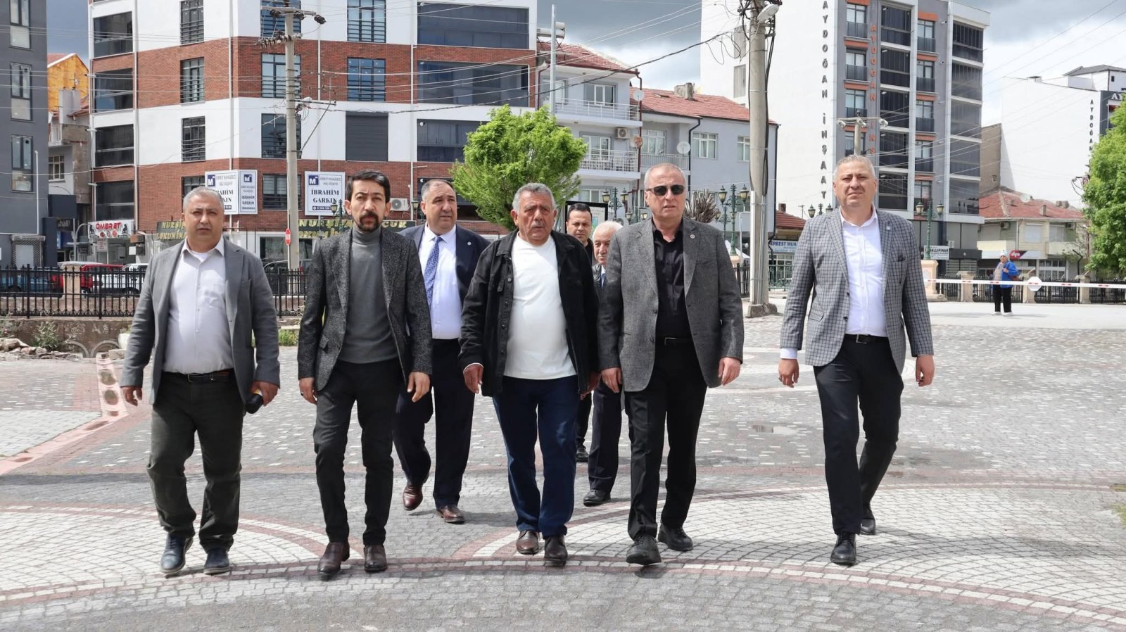 OLGUN, EMİRDAĞ İLÇESİNDE TEMASLARDA BULUNDU