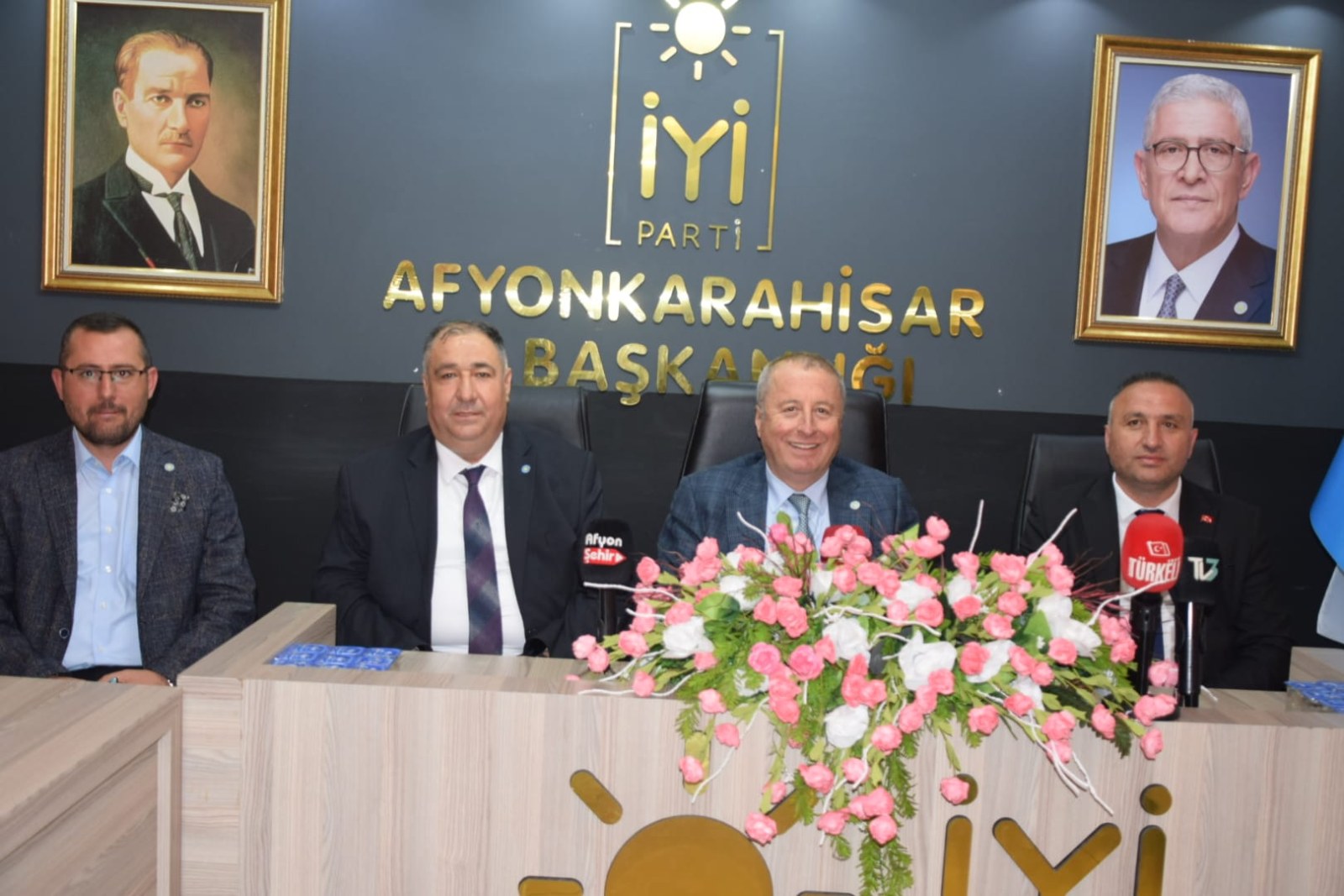 İYİ PARTİ BAYRAMLAŞTI