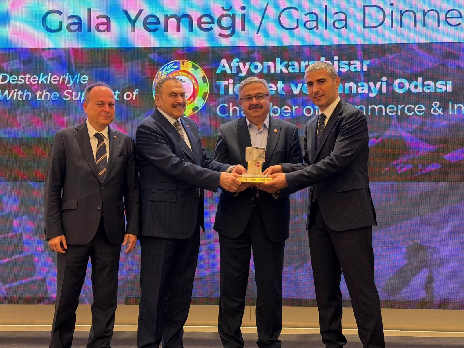 Eroğlu, Gala Yemeğine Katıldı