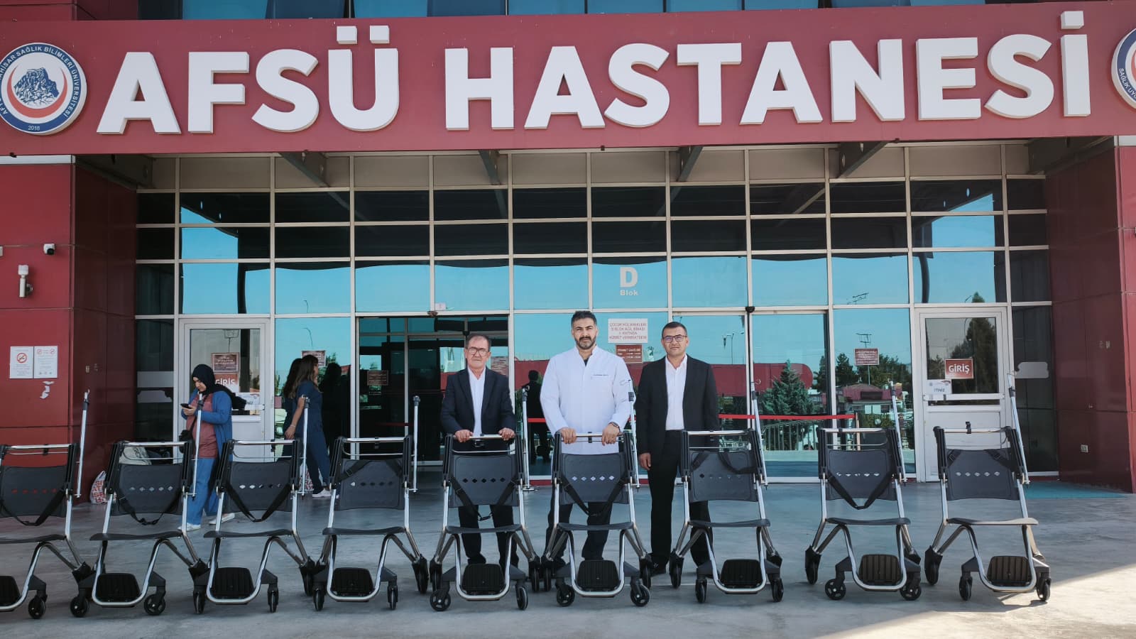 HASTALARIN HİZMETİNE 10 TEKERLEKLİ SANDALYE DESTEĞİ