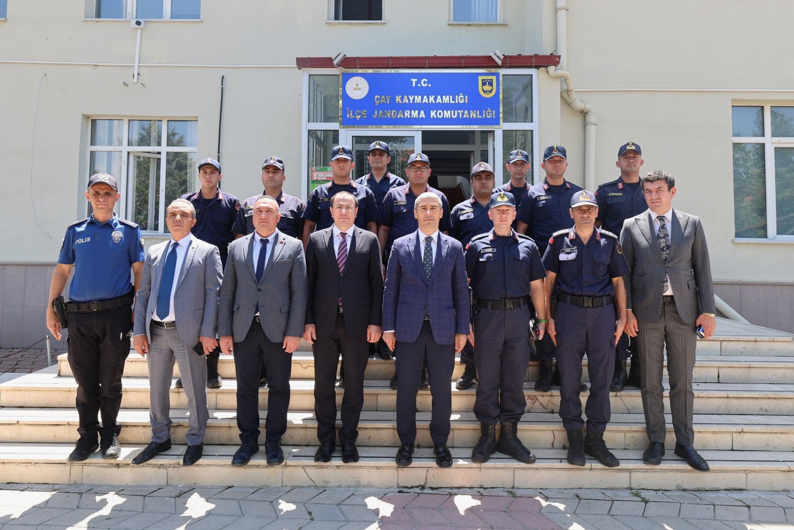 Vali Aktaş, Çay'da Ziyaretlerde Bulundu