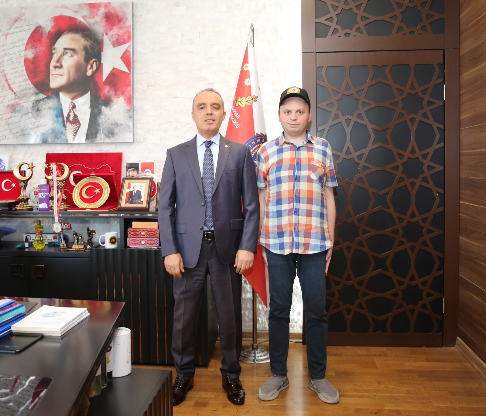 Müdür Erol'a Yürekleri Isıtan Ziyaret