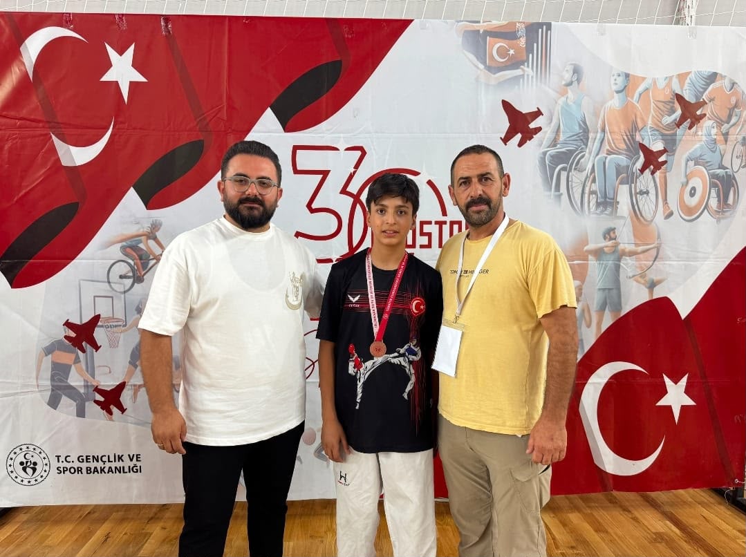 Erkmen Belediye Spor Kulübü’nden Taekwondoda Çifte Türkiye Üçüncülüğü