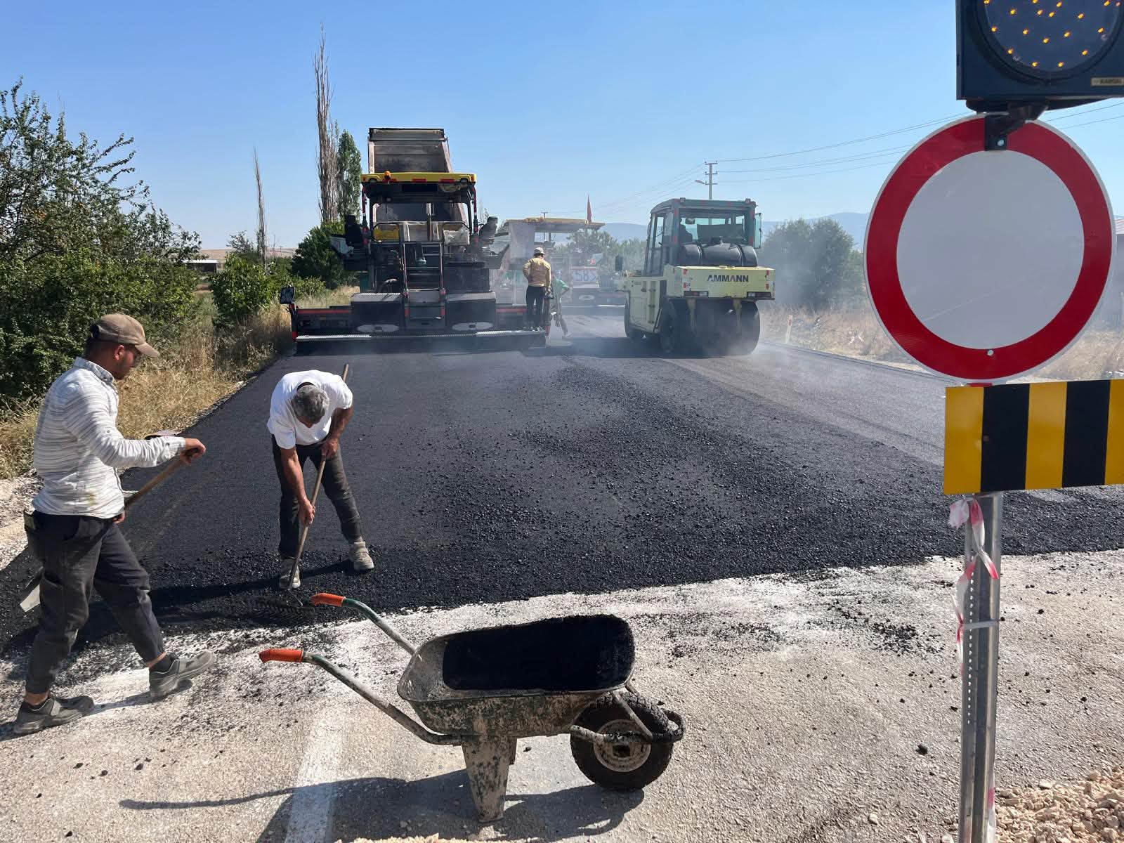 Başmakçı-Dinar Yolunda Çalışmalar Sürüyor