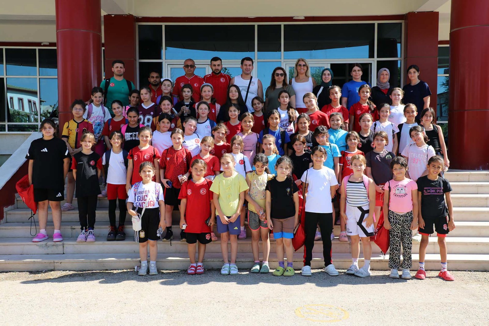 AKÜ’DE GENÇ GÜREŞÇİLERE BESLENME EĞİTİMİ