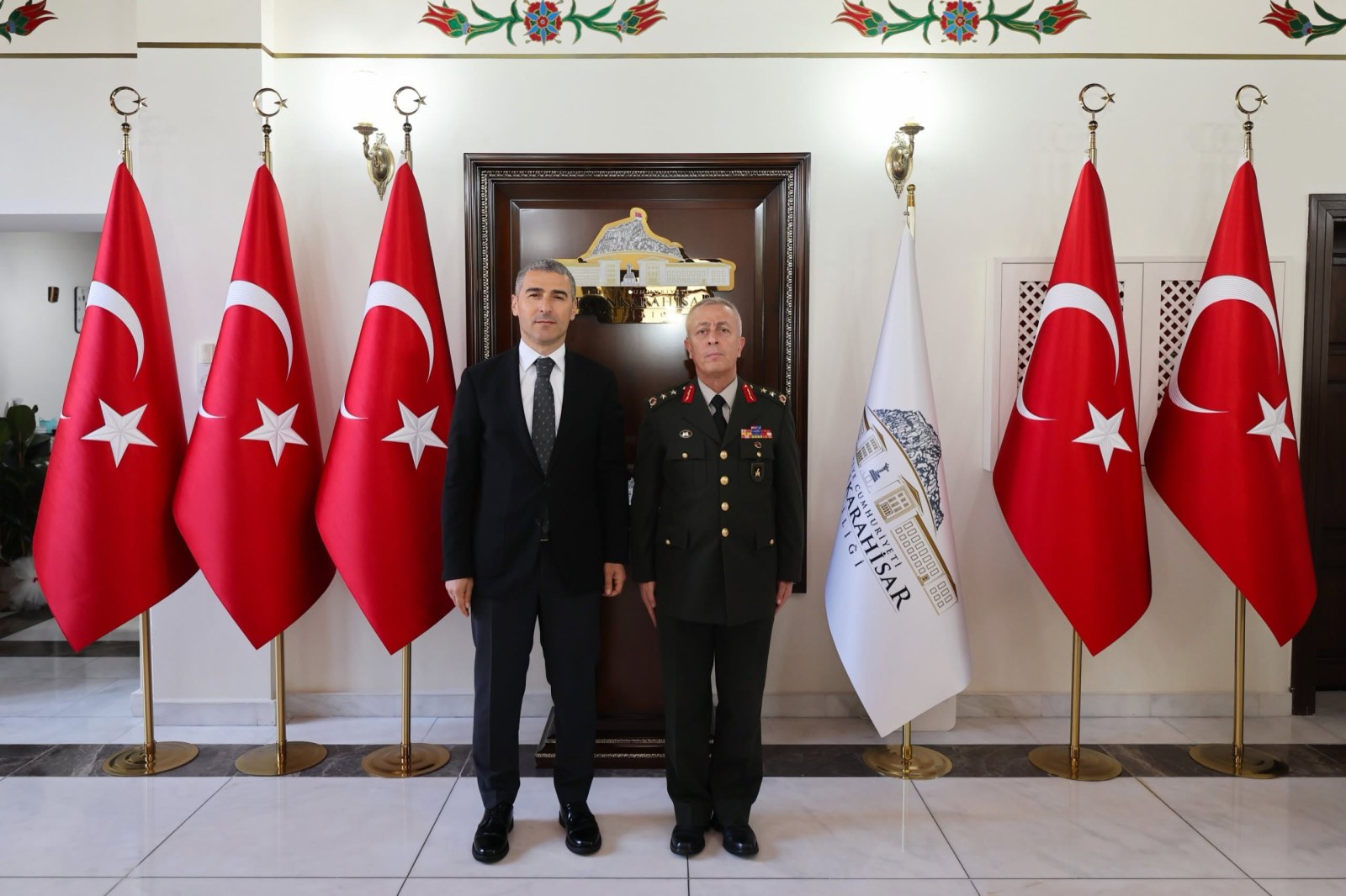 Tümgeneral Diker'den Vali Aktaş'a Ziyaret