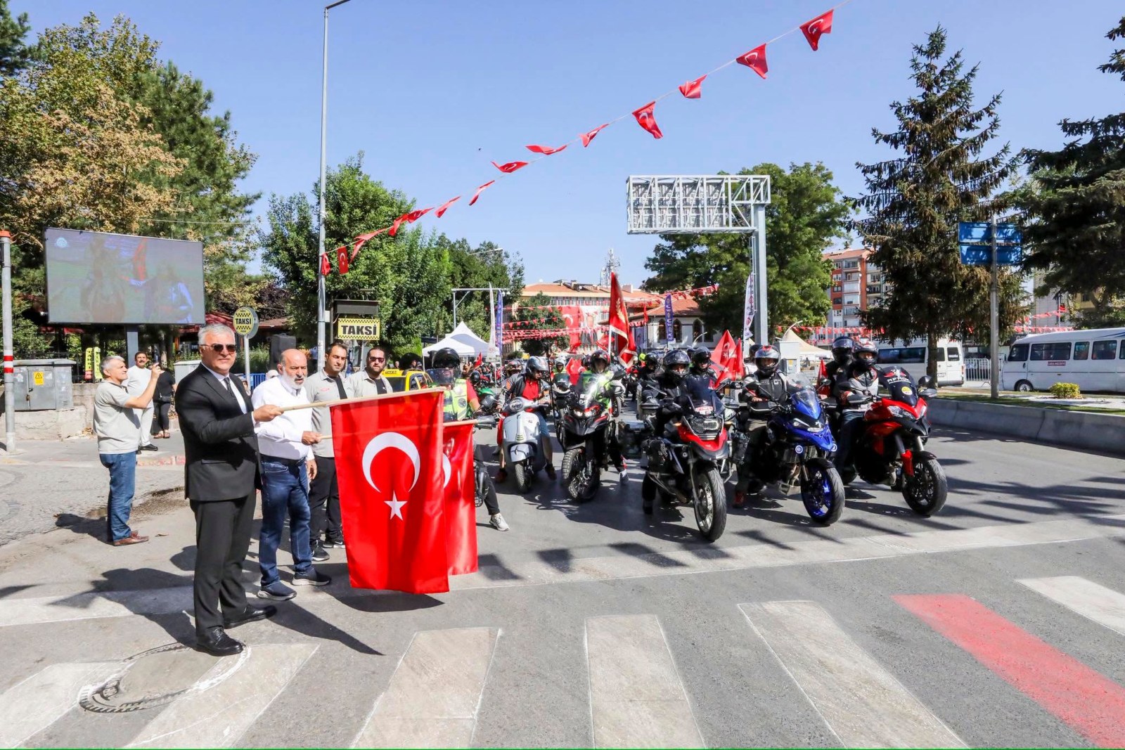 Motosikletçiler Kocatepe'ye Uğurlandı