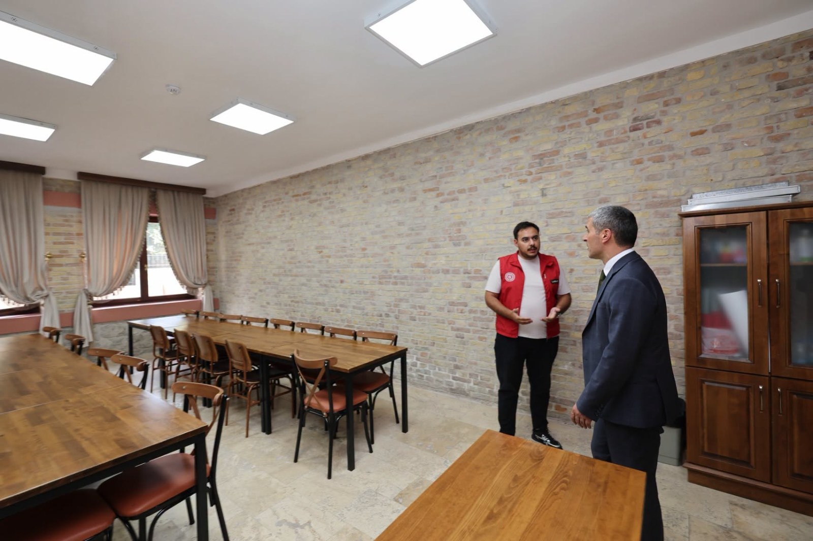 Vali Aktaş, Genç Ofis'i Ziyaret Etti