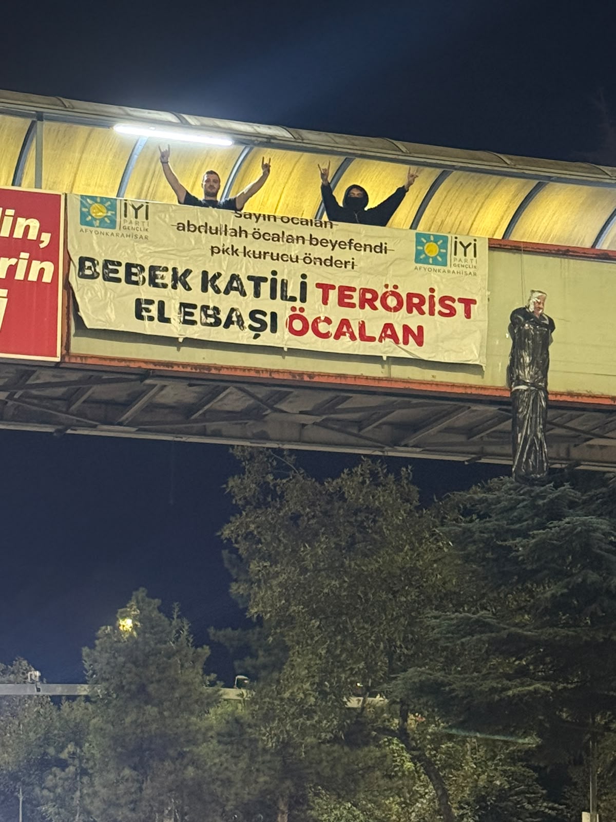 İYİ GENÇLERDEN GECE YARISI ÖCALAN PROTESTOSU!