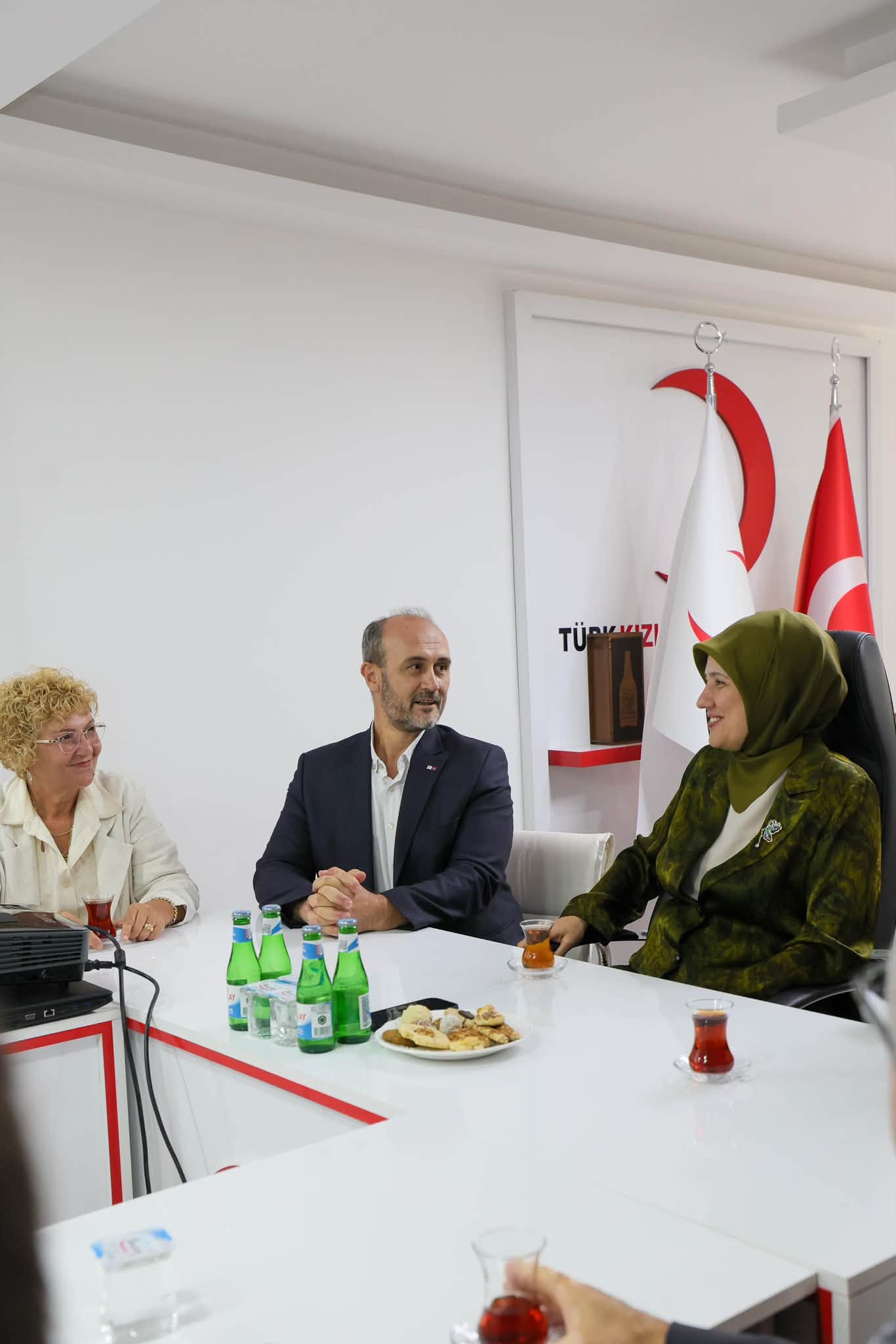 Kızılay Genel Başkanı Yılmaz Afyonkarahisar İl Merkezini Ziyaret Etti