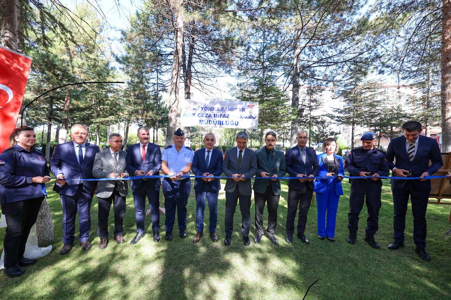 Vali Aktaş, Sergiyle İlgili Bilgiler Aldı