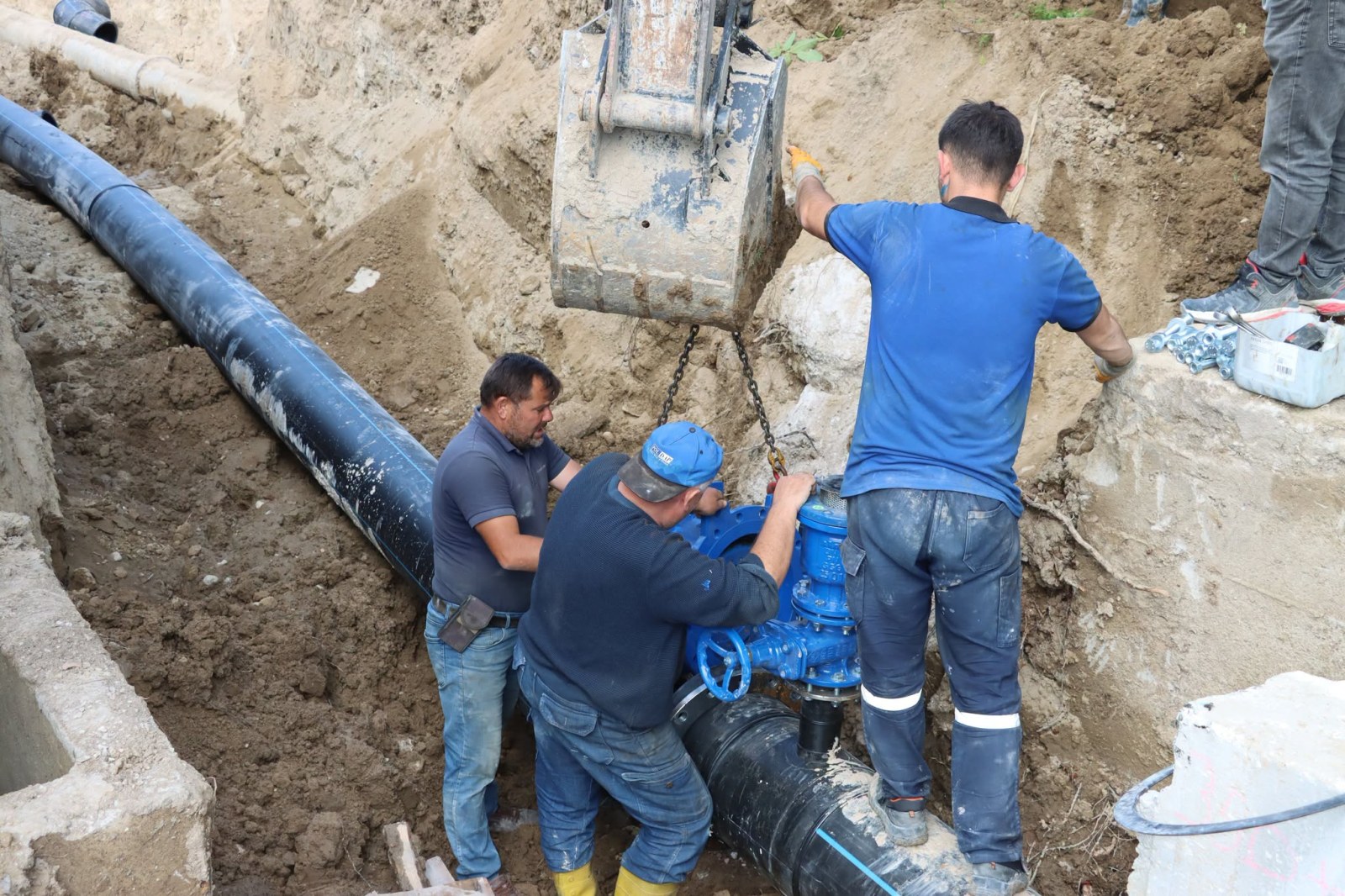 30 YILLIK İÇME SUYU ANA HATTI YENİLENDİ