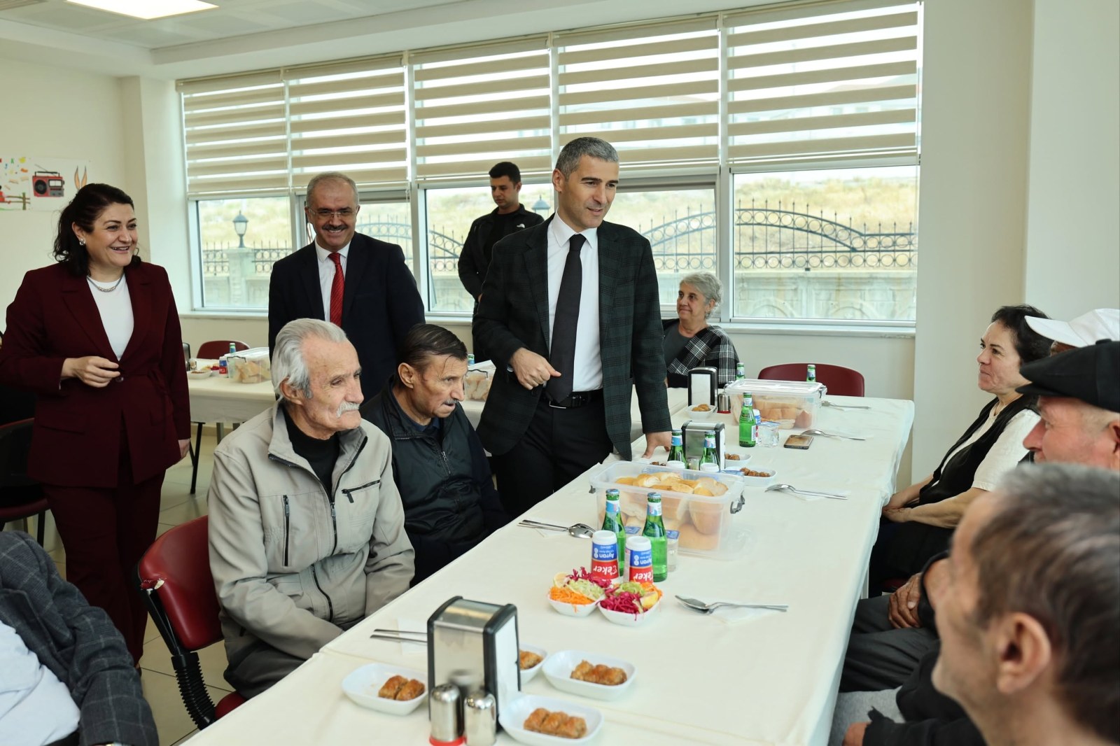 Aktaş Çiftinden Huzurevi Ziyareti