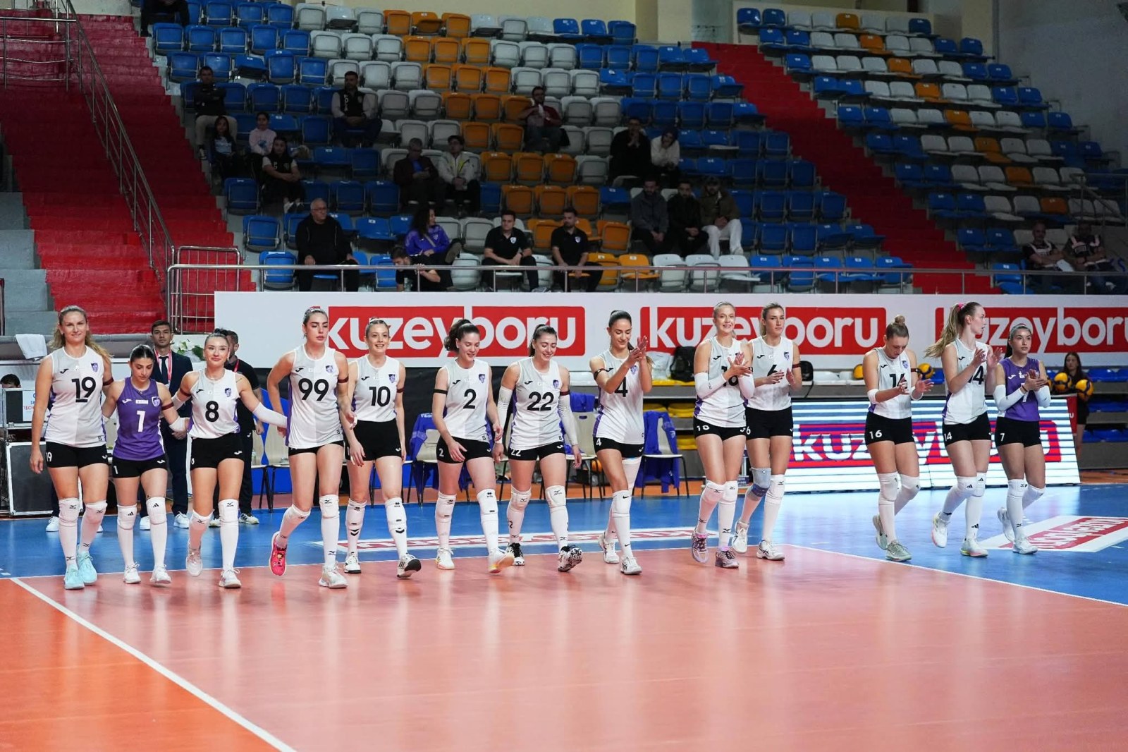 Afyon’un Sultanları ilk maçında kazandı