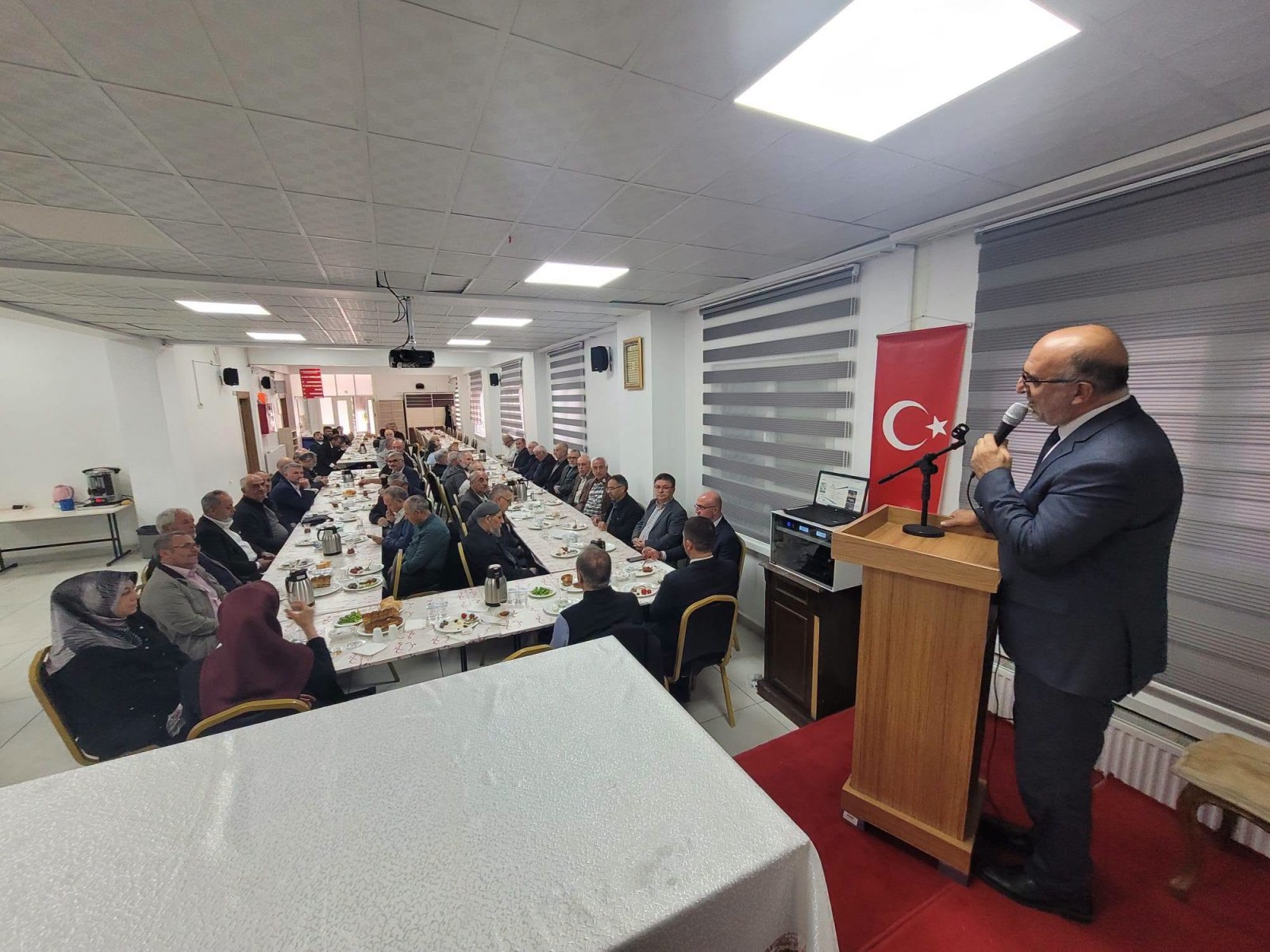 Camiler ve Din Görevlileri Haftası'nda Emekli Hocalara Vefa