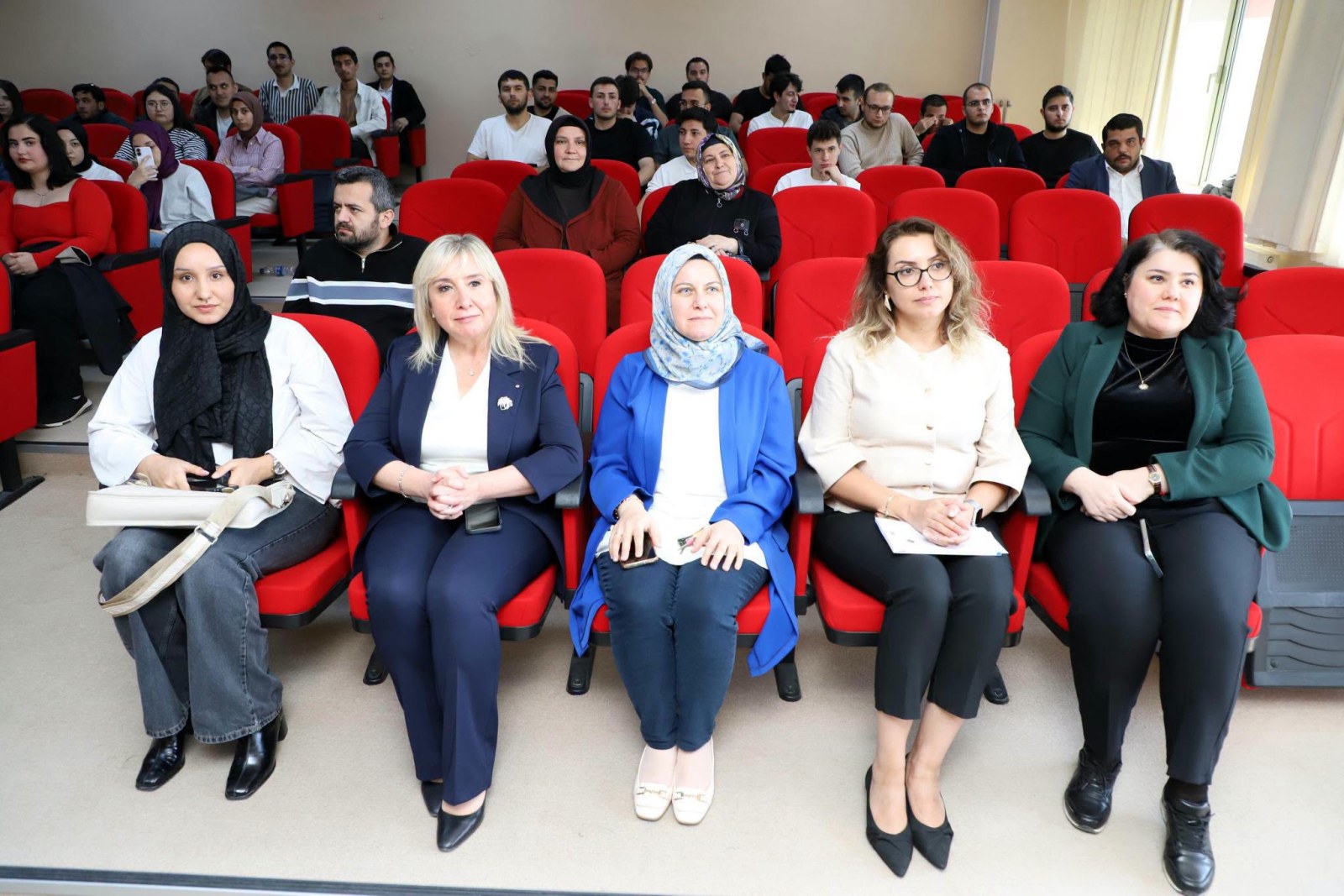 AKÜ’DE AİLE HUKUKU PANELİ GERÇEKLEŞTİRİLDİ
