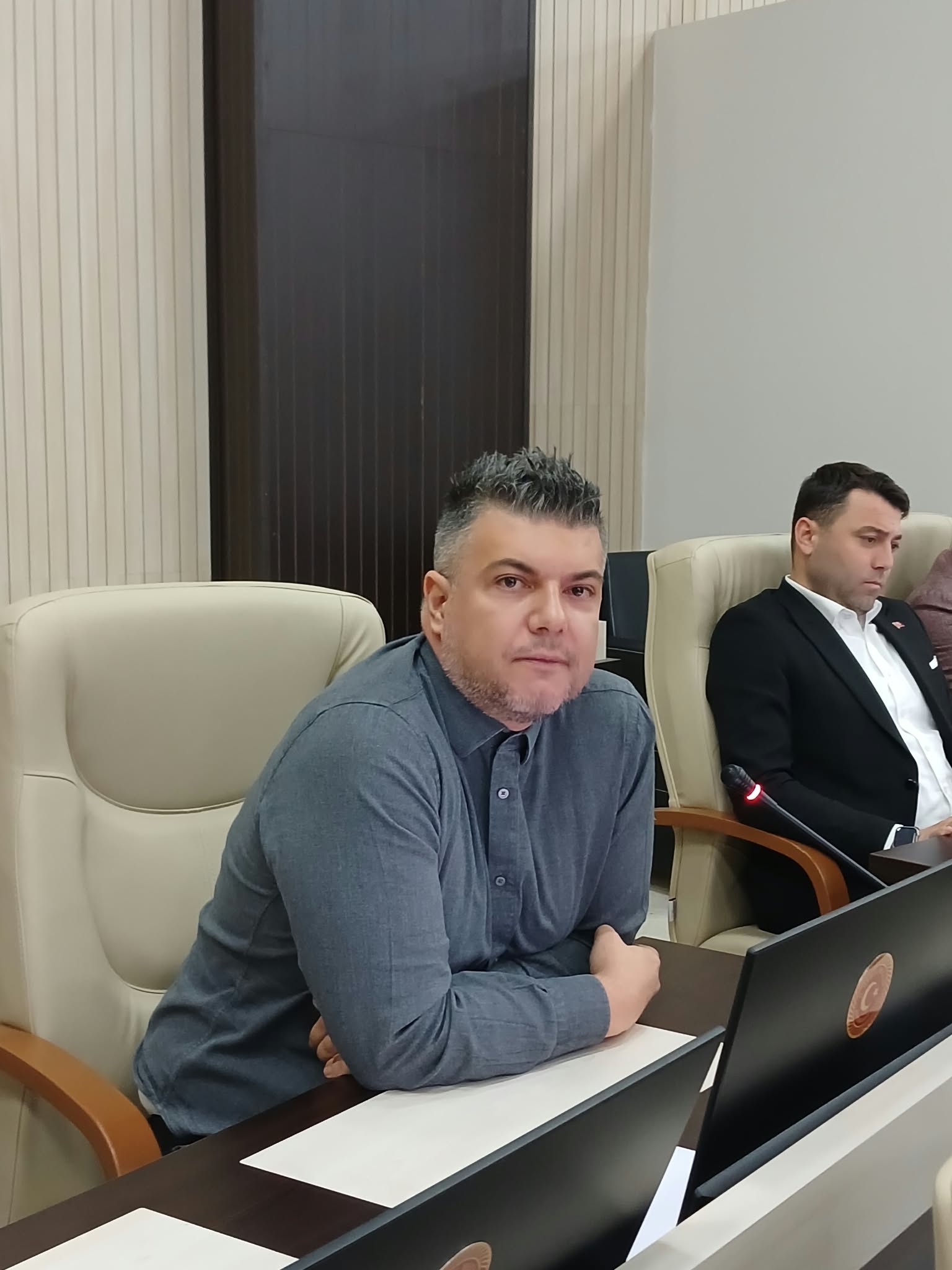 Aydeniz Eleştirdi, Dayı Cevap Verdi