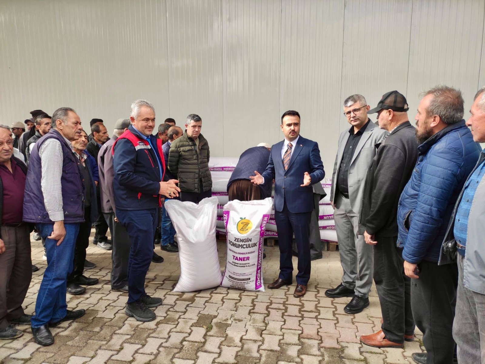 ÜRETİCİLERE HİBE DESTEKLİ BUĞDAY TOHUMU DAĞITIMI GERÇEKLEŞTİRİLDİ