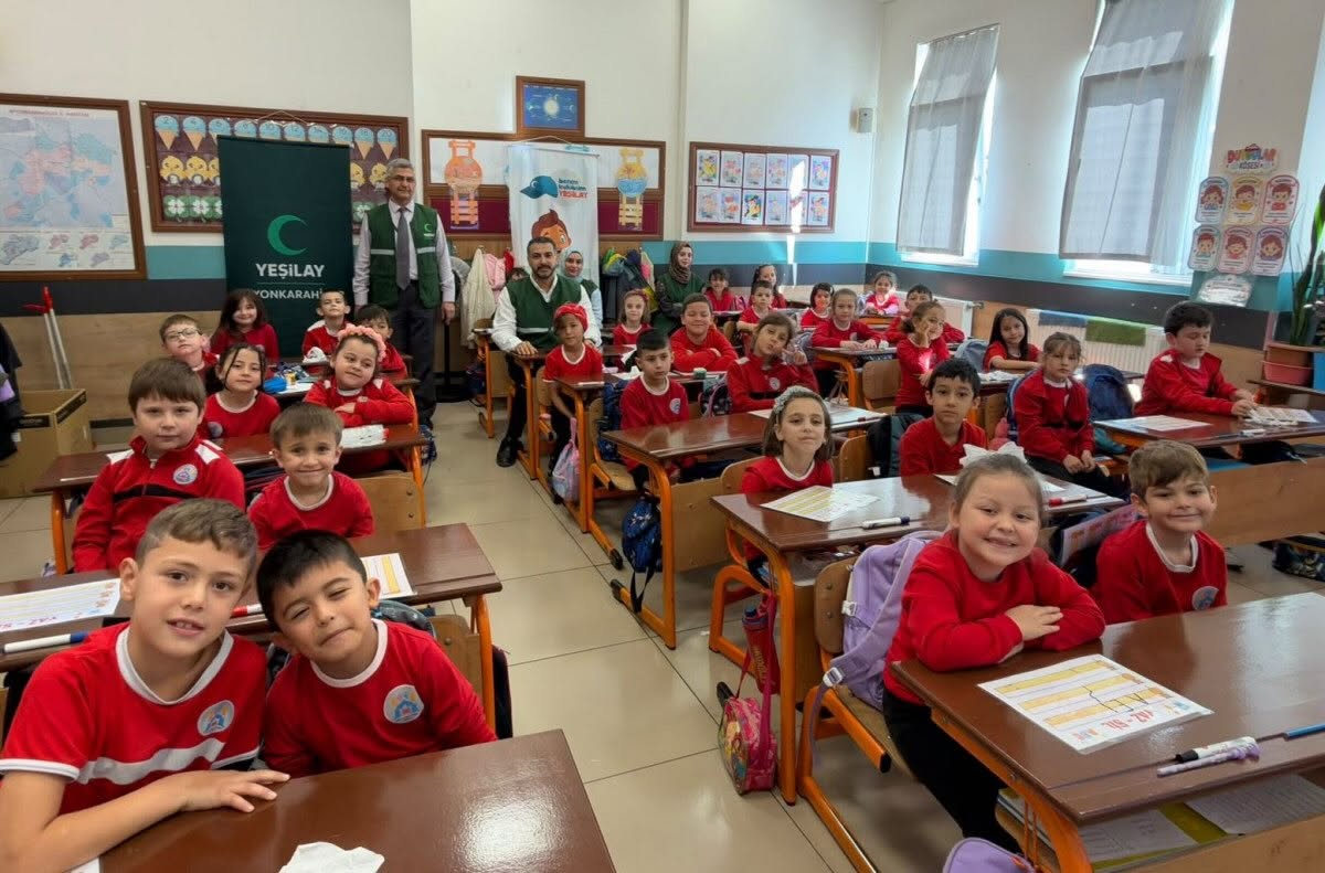 İlkokul Öğrencilerine Bağımlılıkla Mücadele Eğitimi ve Fidan Dikimi