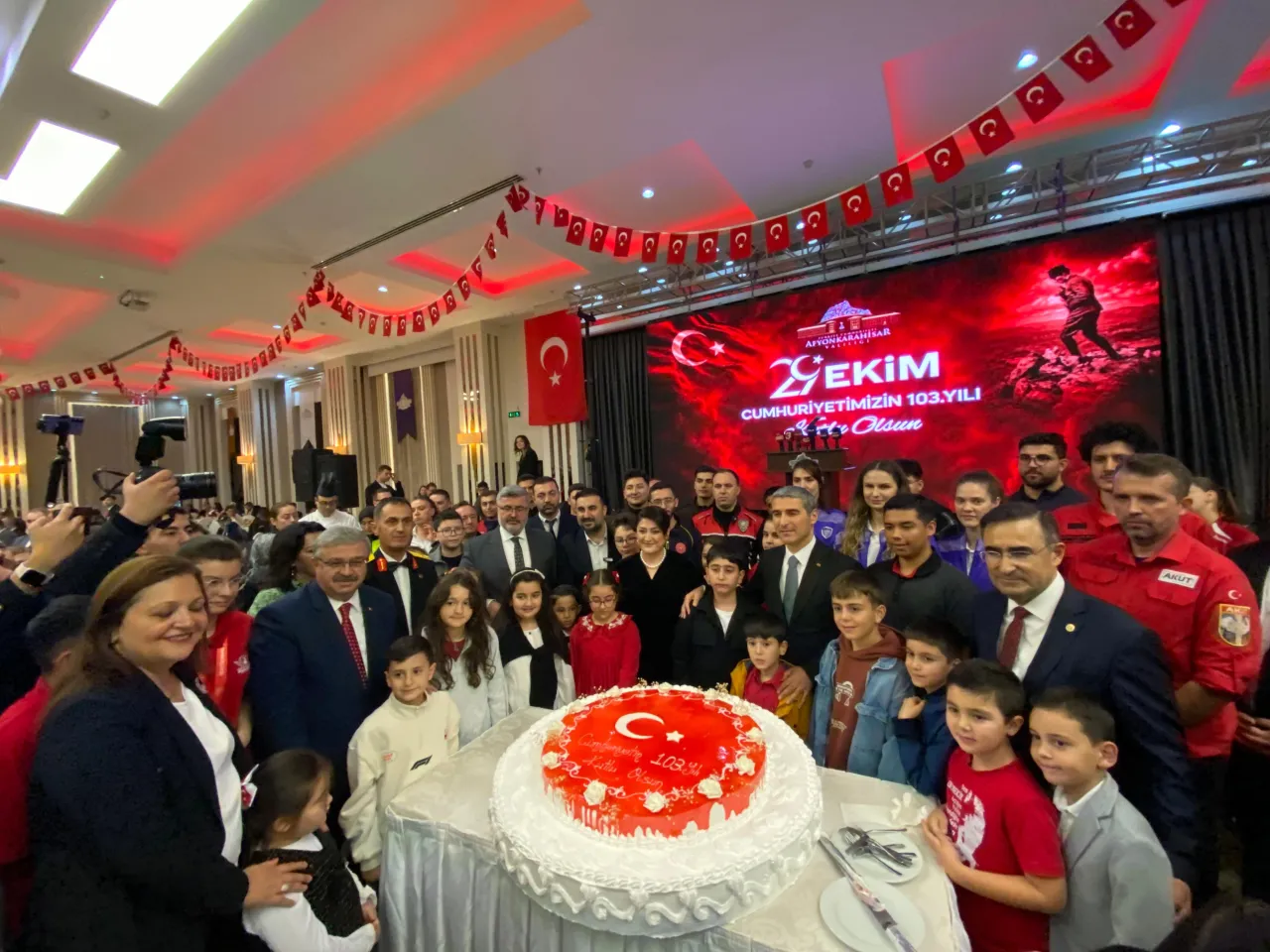 Cumhuriyet Resepsiyonuna Yoğun Katılım